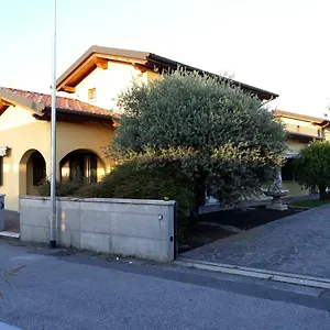 Loredana Elegant With Private Bathroom Affittacamere